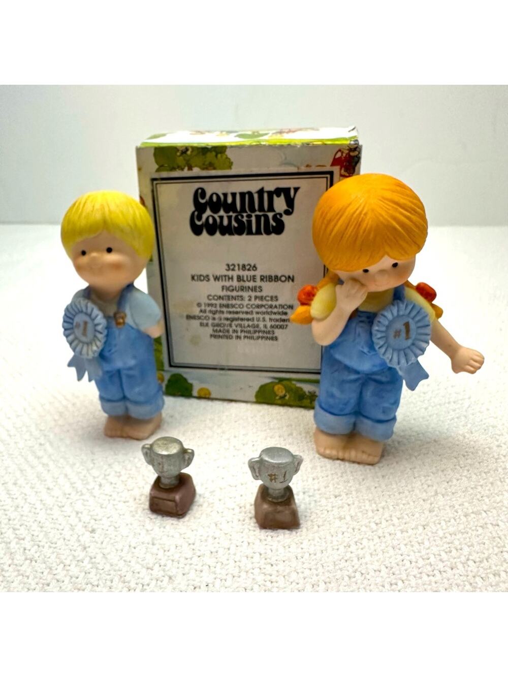 Enesco Country Cousins 321826 kids with blue ribbons